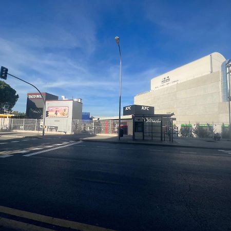 P4 Madrid Airport, Estadio Civitas, Ifema, Barajas Y Rejas Kültér fotó